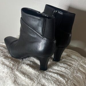 Bandolino Sleek Black Heeled Boots